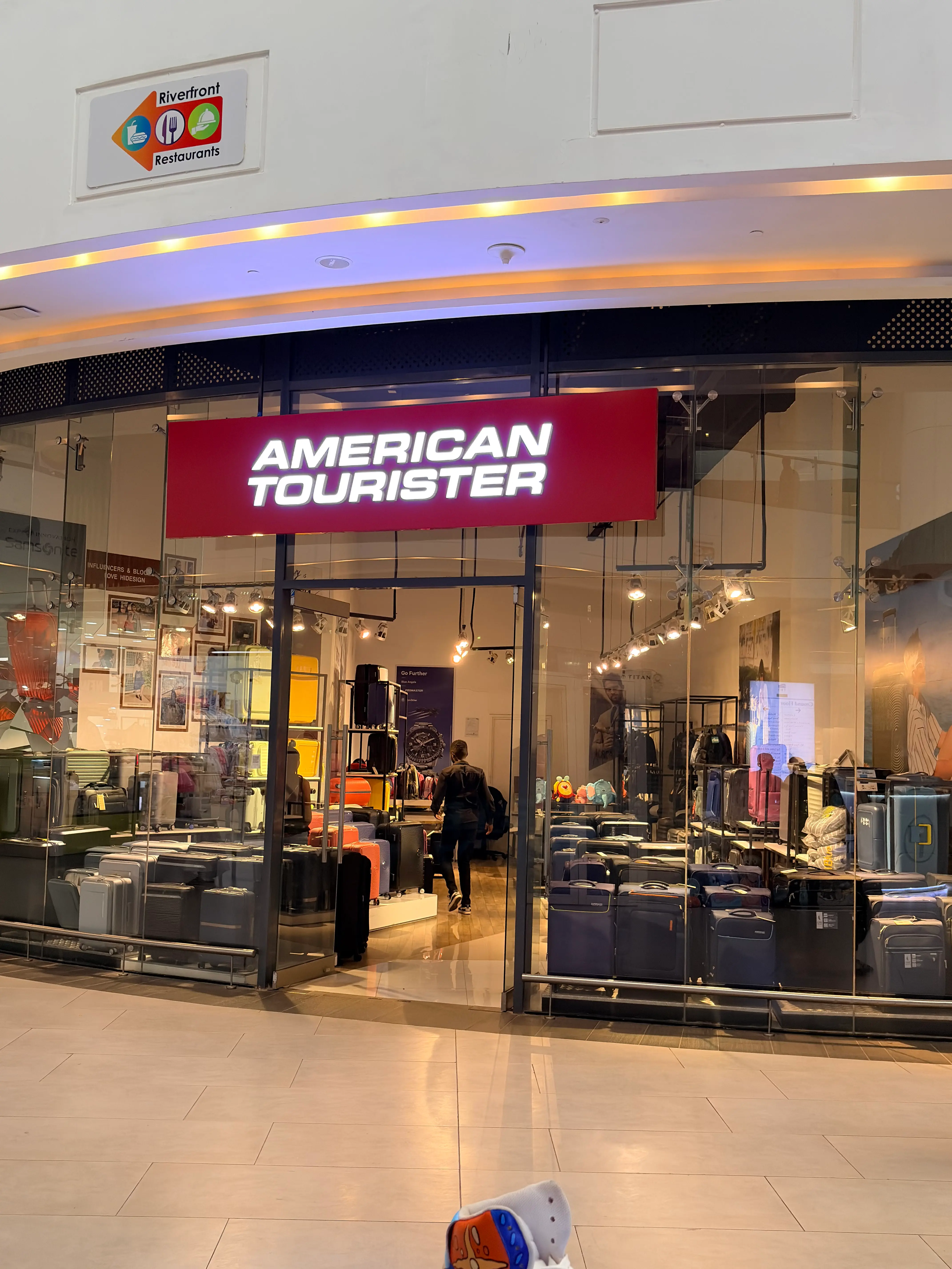American Tourister (Two Rivers Mall) — Commercial Retail Display