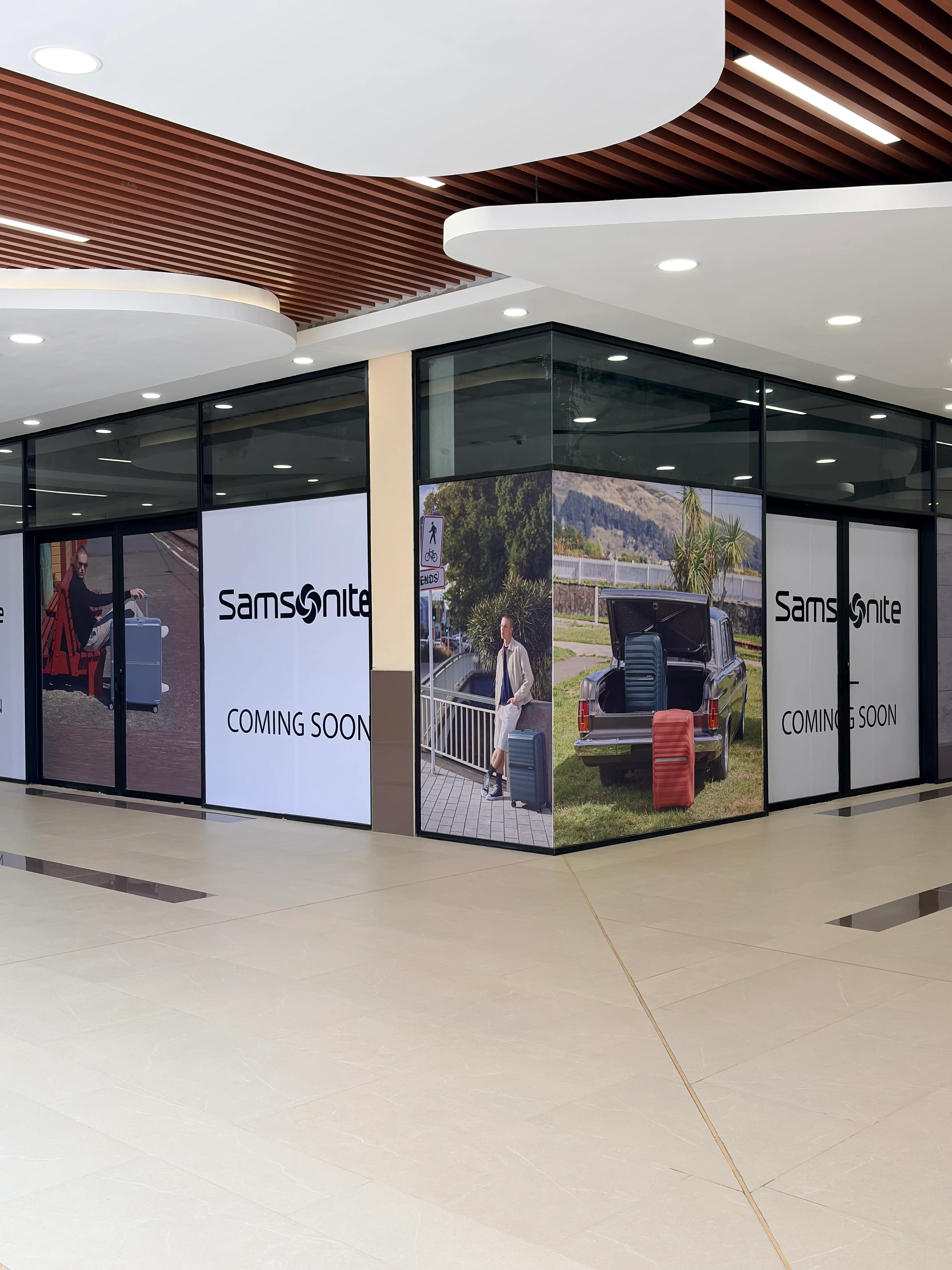 Samsonite (Galleria Mall) — Retail Window Display